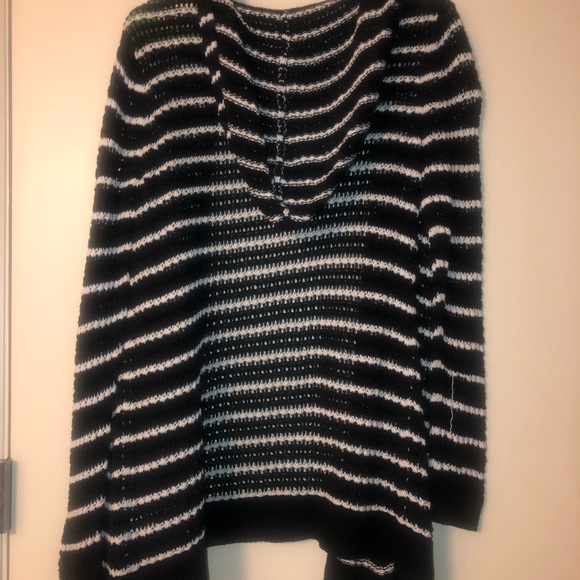 Black and white stripped cardigan - Picture 3 of 4